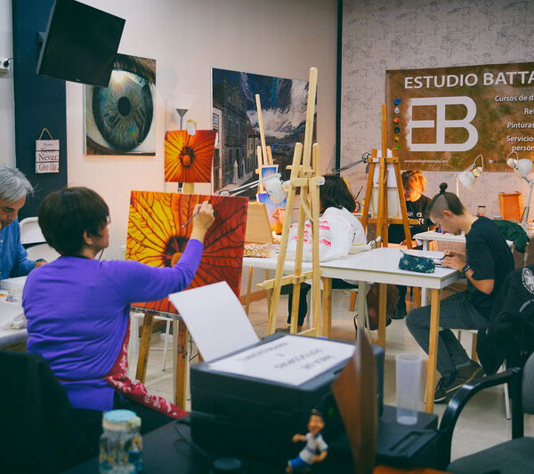 ¡Nueva sede! ¡Más mesas de trabajo, más caballetes, más espacio para crear!