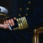Retrato histórico de Álvaro Lorenzo de Lugo y Álvarez (Santa Cruz de la Palma 1902 - 1953), capitán de la Marina Mercante - Manos - Óleo y acrílico sobre lienzo, 73x54 cm, año 2026. Colección privada.